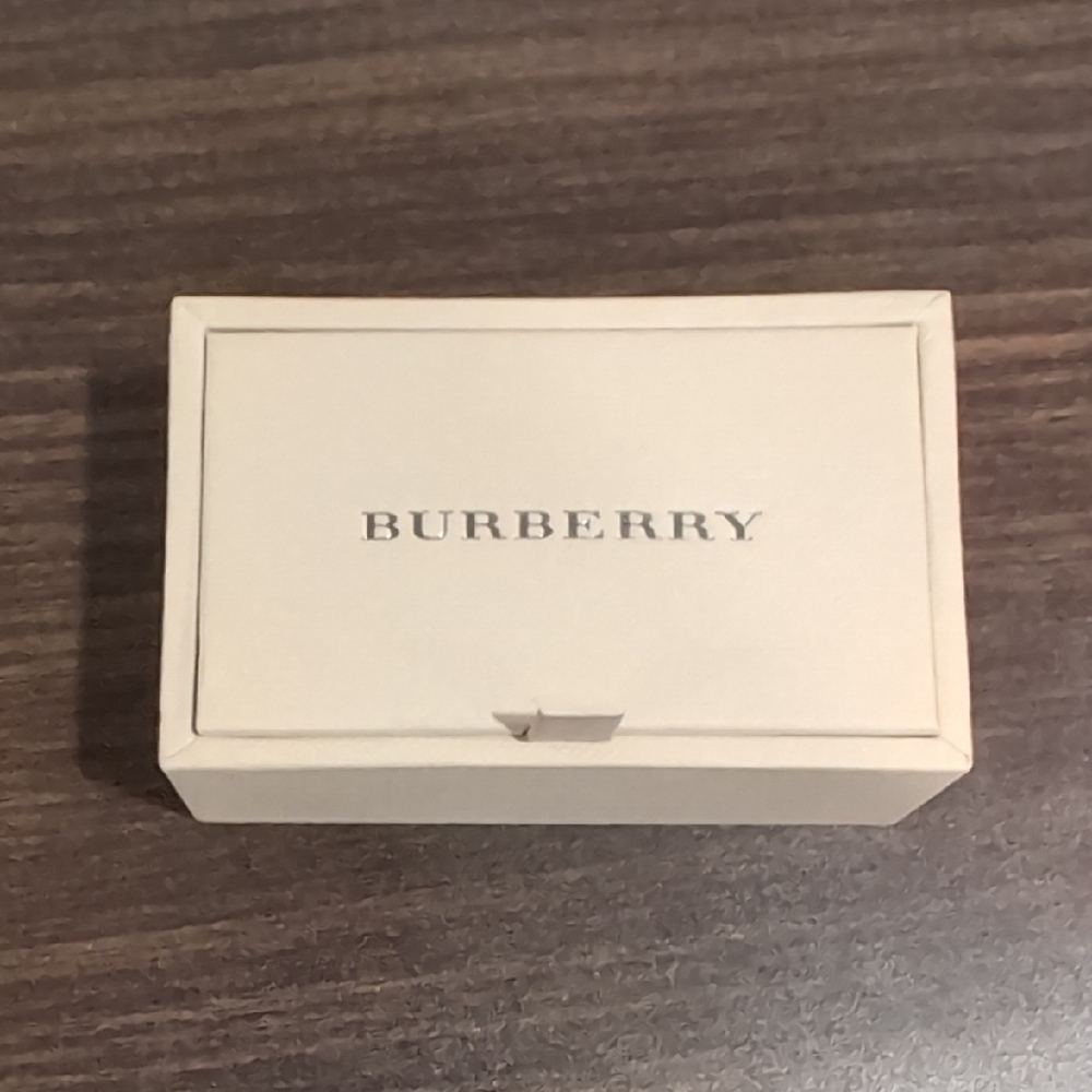 Burberry Silver Money Clip with Geometric Design - Picture 6 of 6